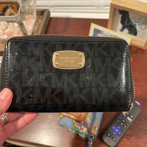 MK zip wallet